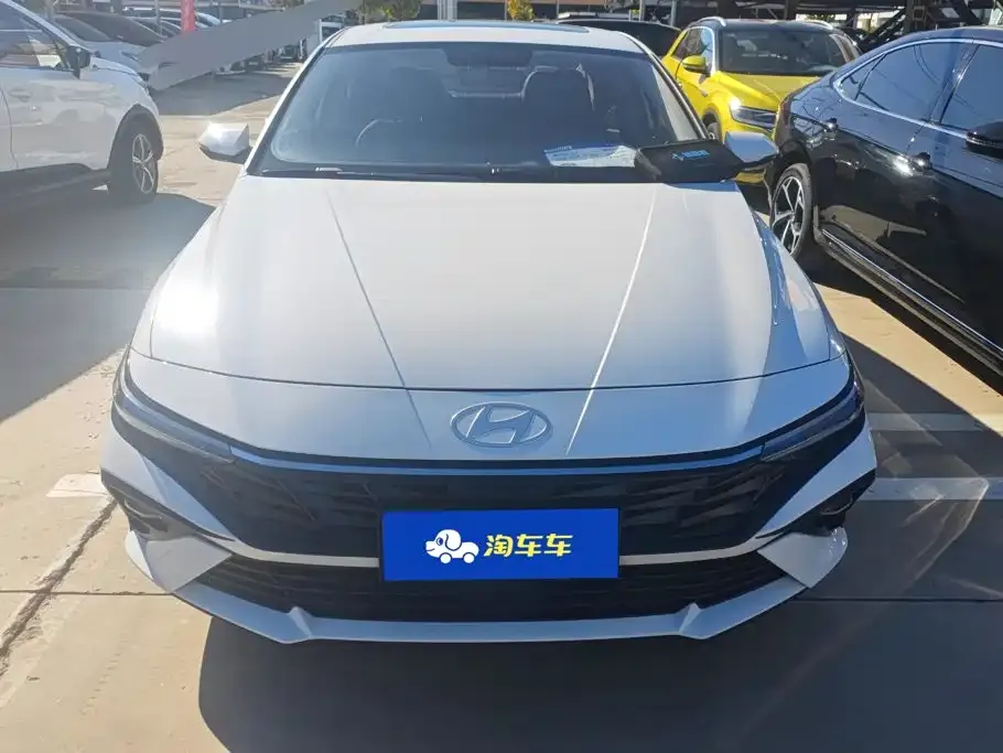 Hyundai Elantra — фото 5