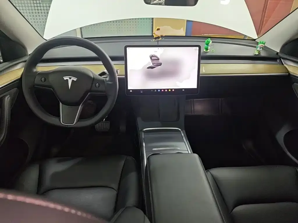 Tesla Model Y — фото 7