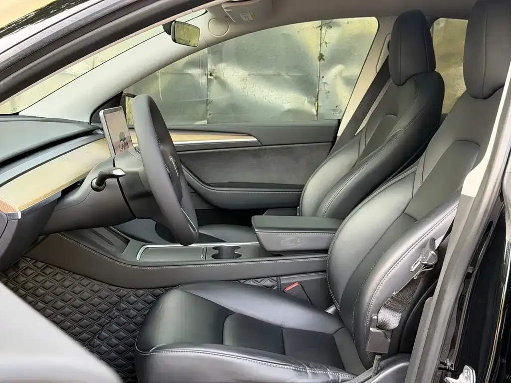 Tesla Model Y — фото 7