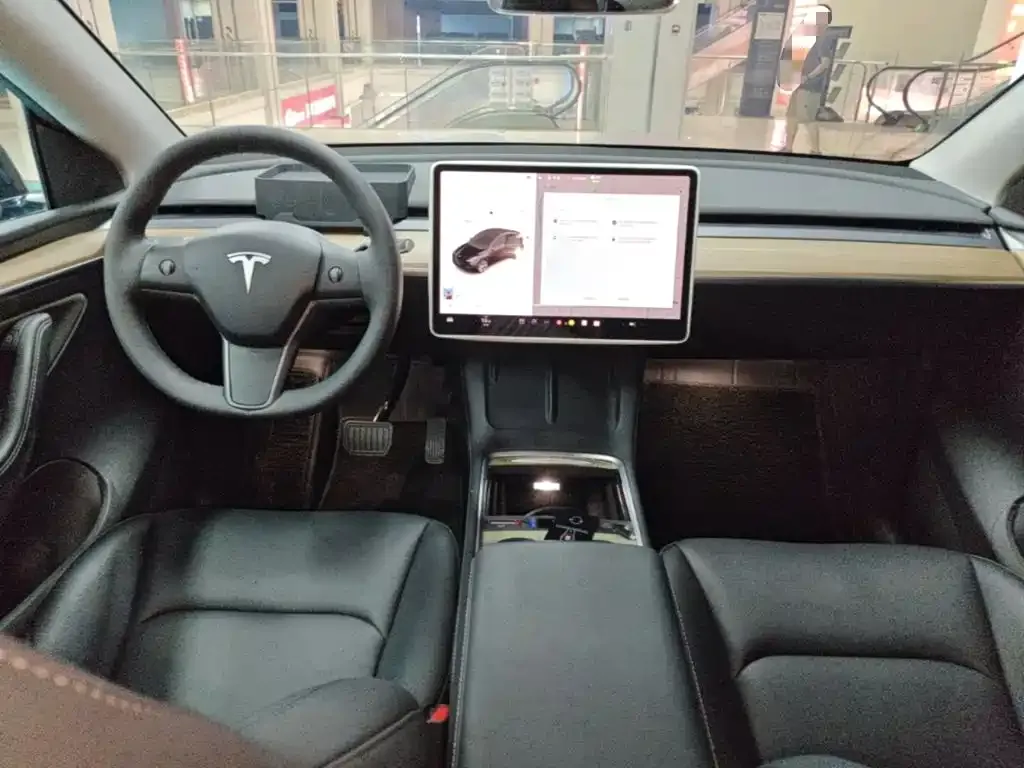 Tesla Model Y — фото 5