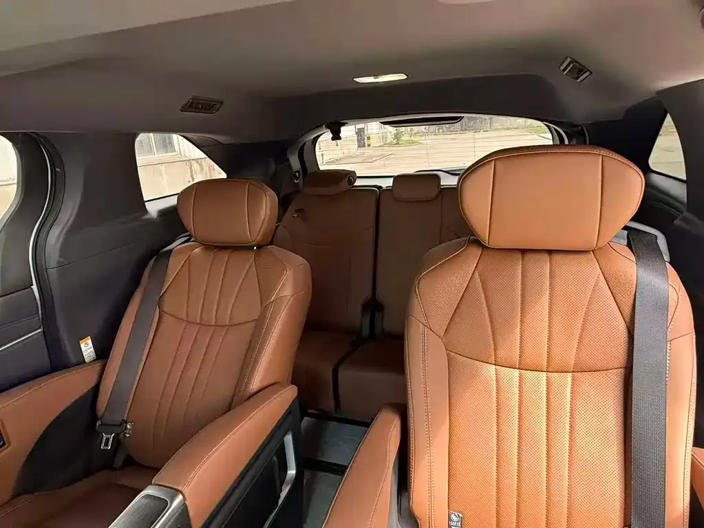 Toyota Sienna — фото 4
