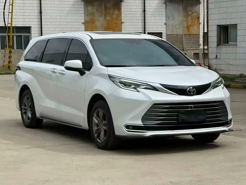 Toyota Sienna — фото 7