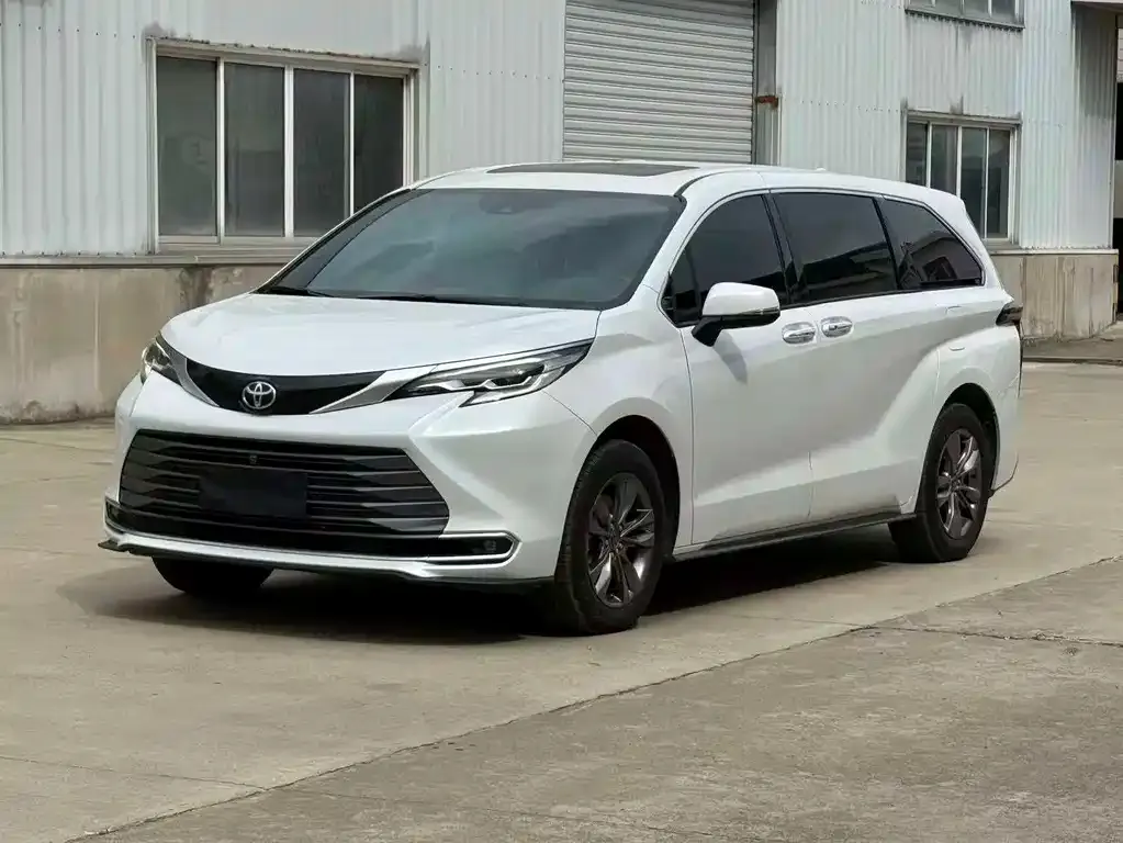 Toyota Sienna — фото 5