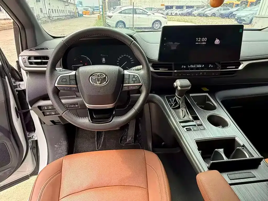 Toyota Sienna — фото 10