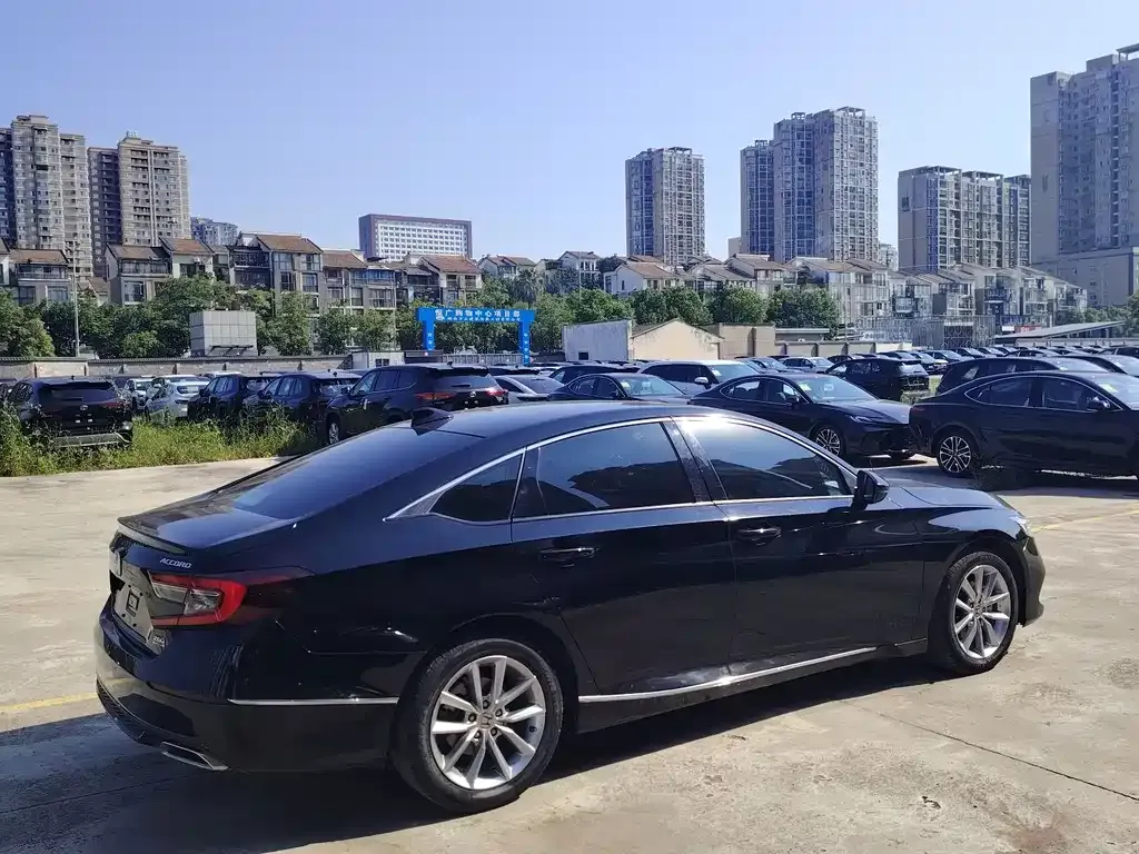 Honda Accord — фото 9