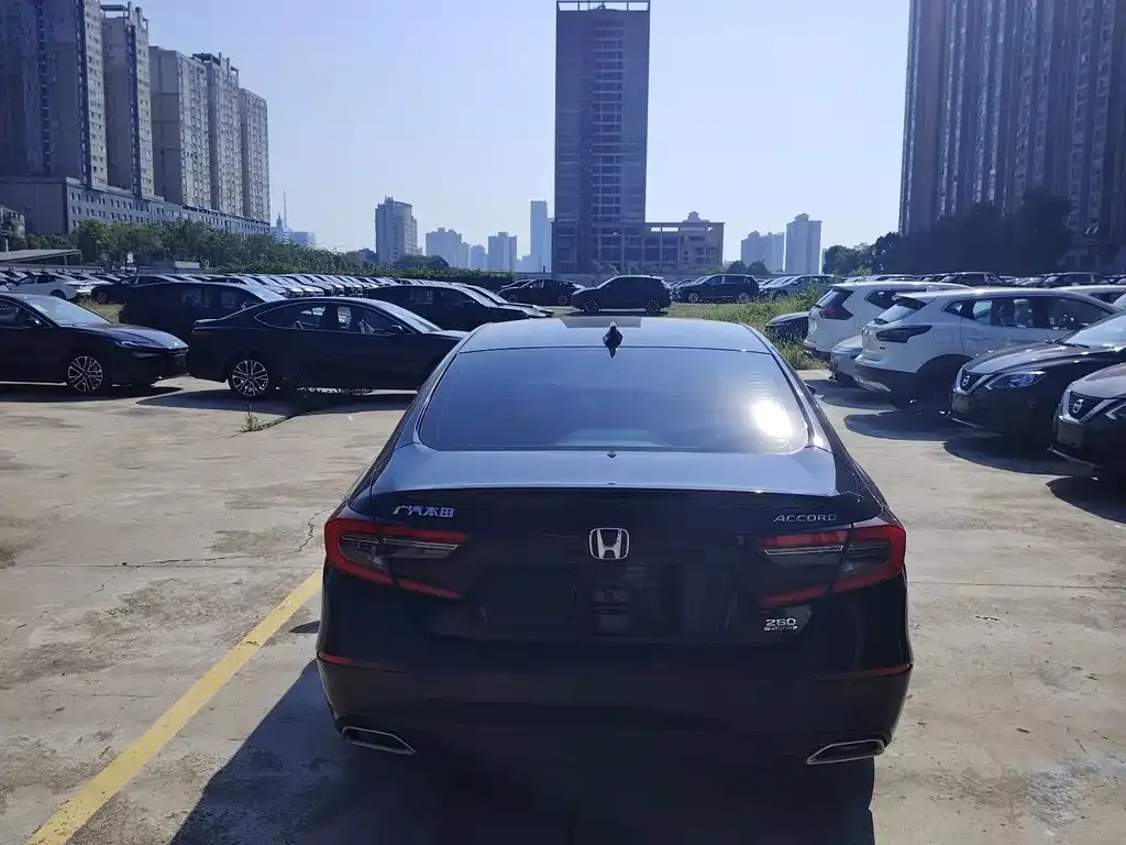 Honda Accord — фото 7