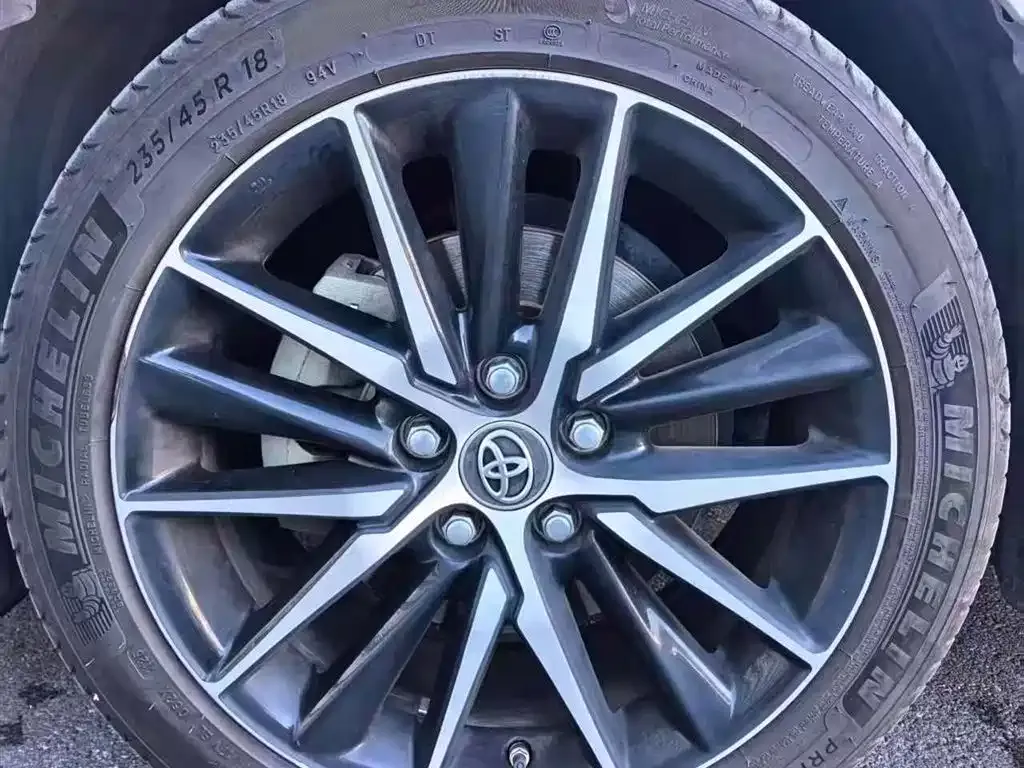 Toyota Camry — фото 9