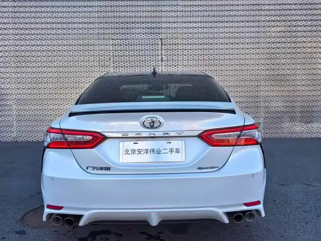 Toyota Camry — фото 10