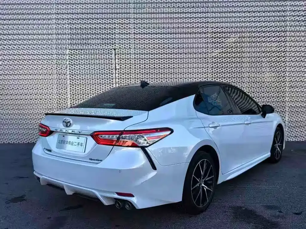 Toyota Camry — фото 6