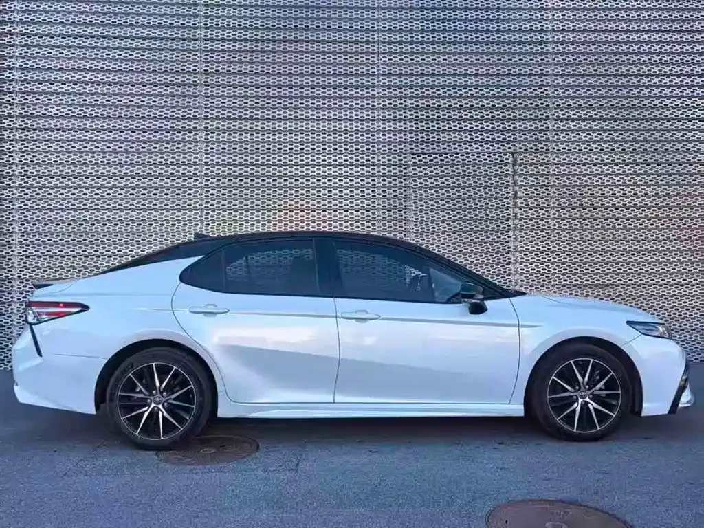 Toyota Camry — фото 7