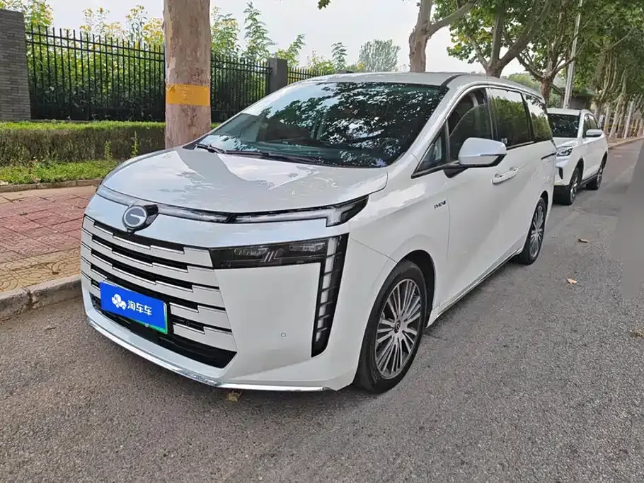 GAC Motor Trumpchi E8 PHEV — фото 1