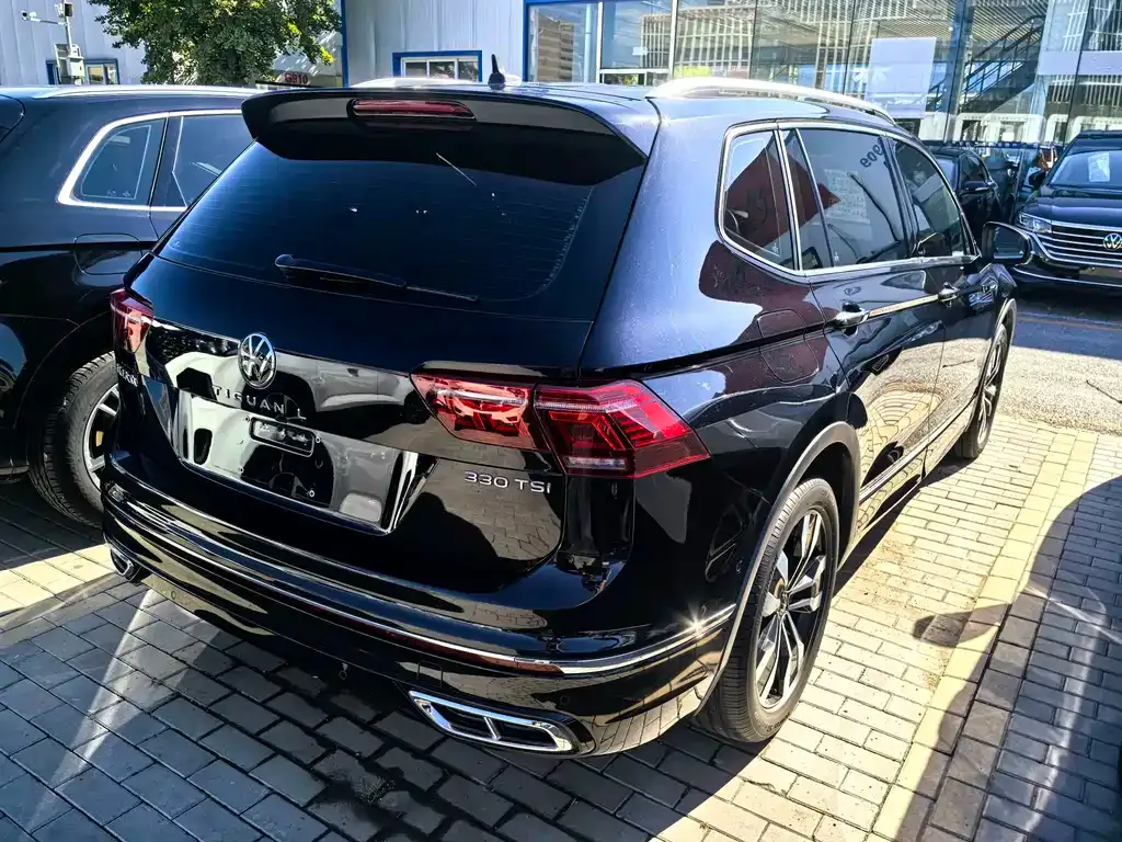 Volkswagen Tiguan L — фото 8