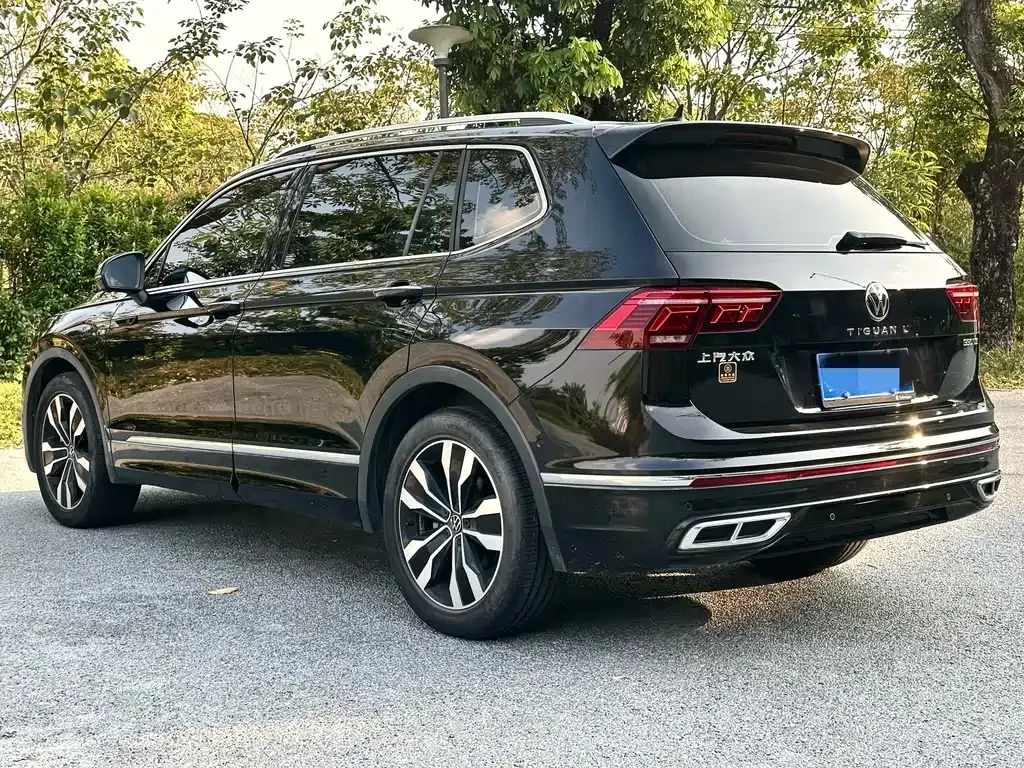 Volkswagen Tiguan L — фото 10