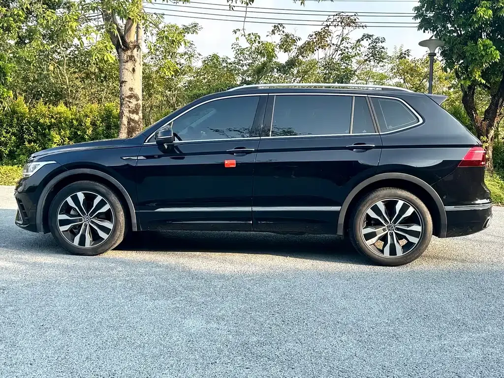 Volkswagen Tiguan L — фото 9