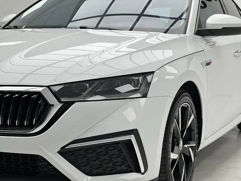 Skoda Octavia — фото 9