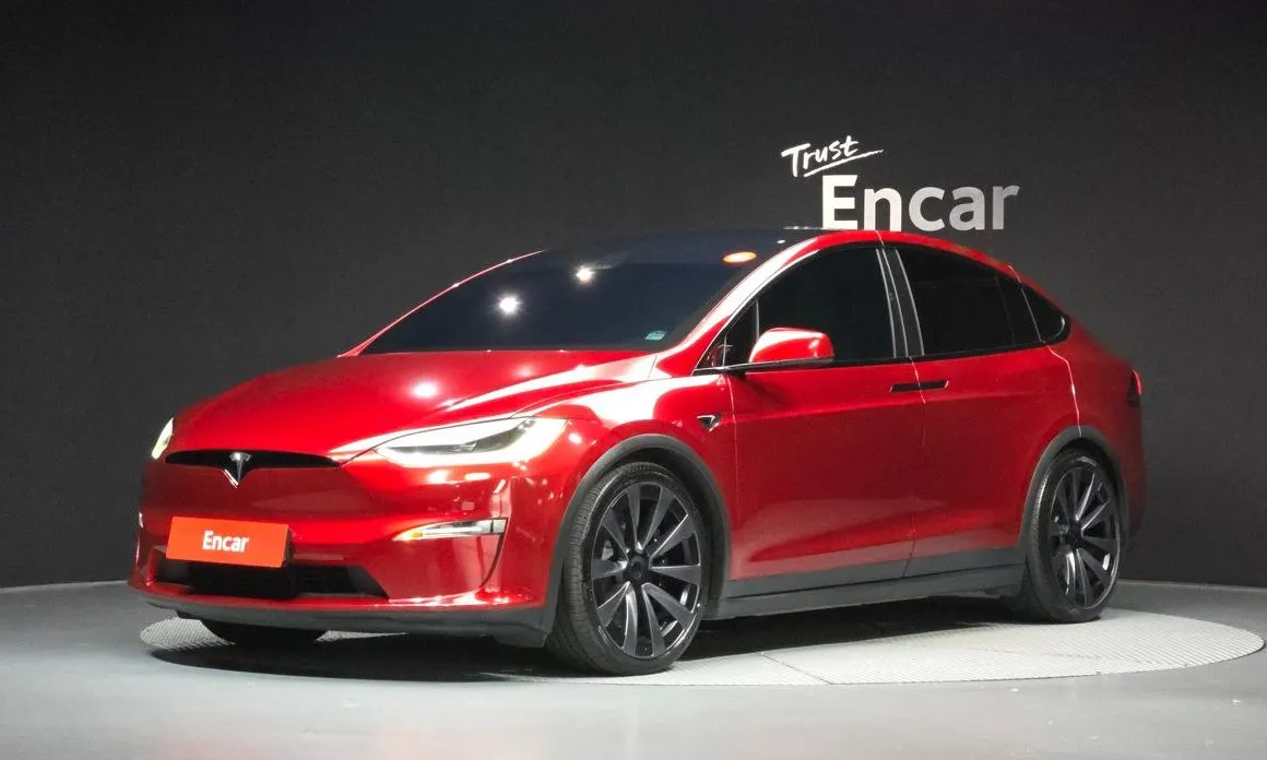 Tesla Model X — фото 1
