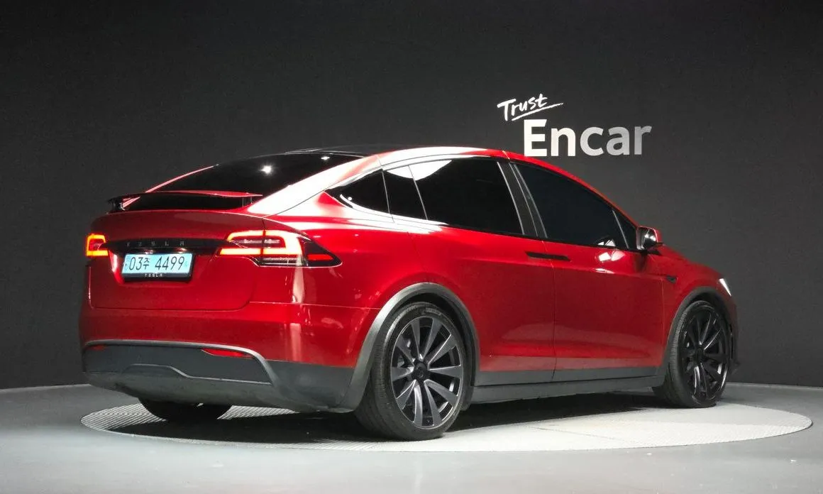 Tesla Model X — фото 4