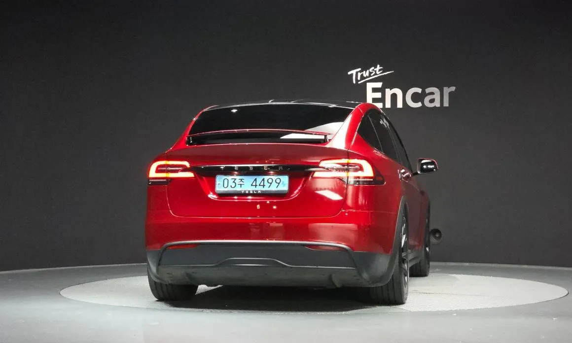 Tesla Model X — фото 2