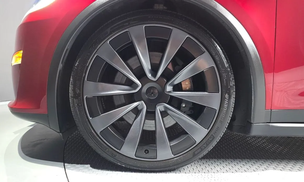 Tesla Model X — фото 10