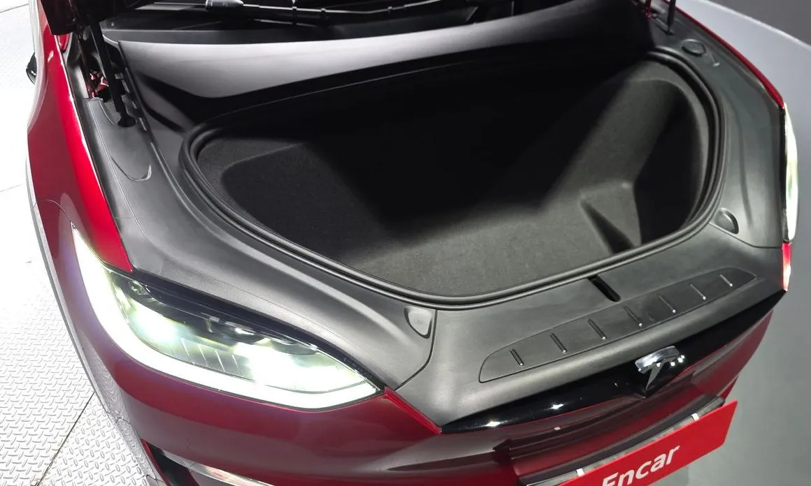 Tesla Model X — фото 9