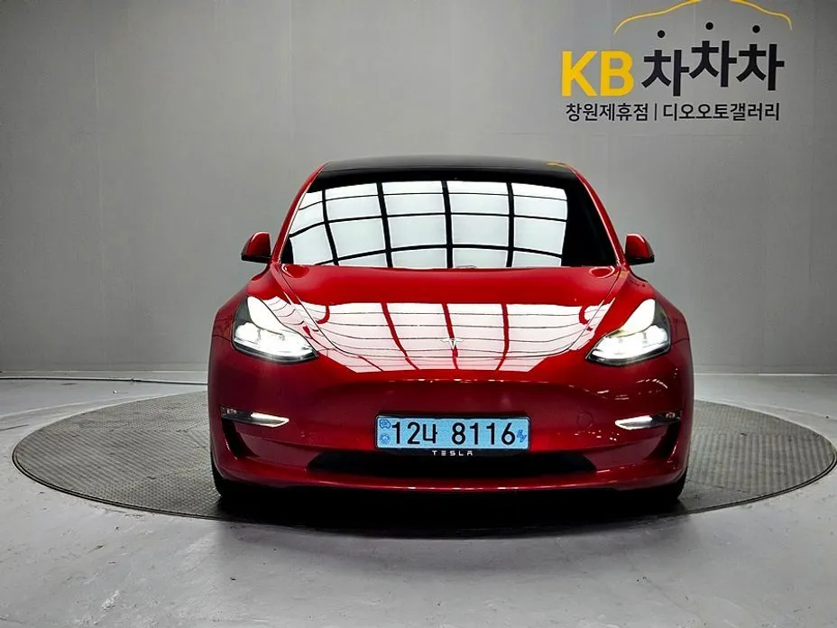 Tesla Model 3 — фото 1