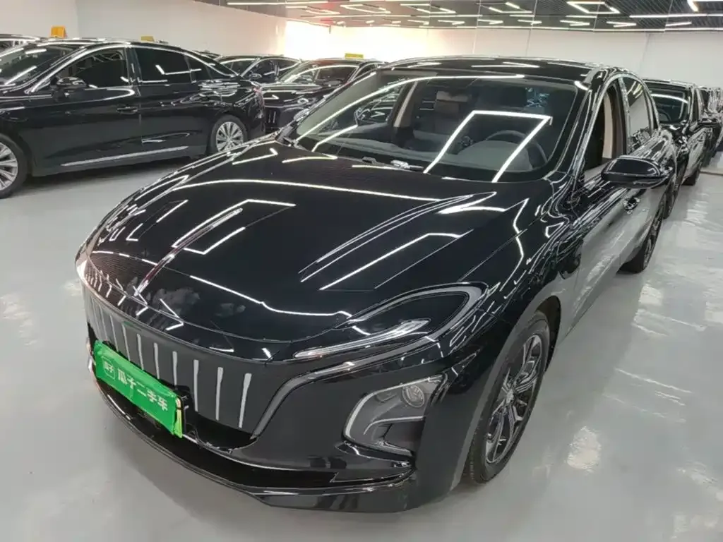 Hongqi E-QM5 — фото 1
