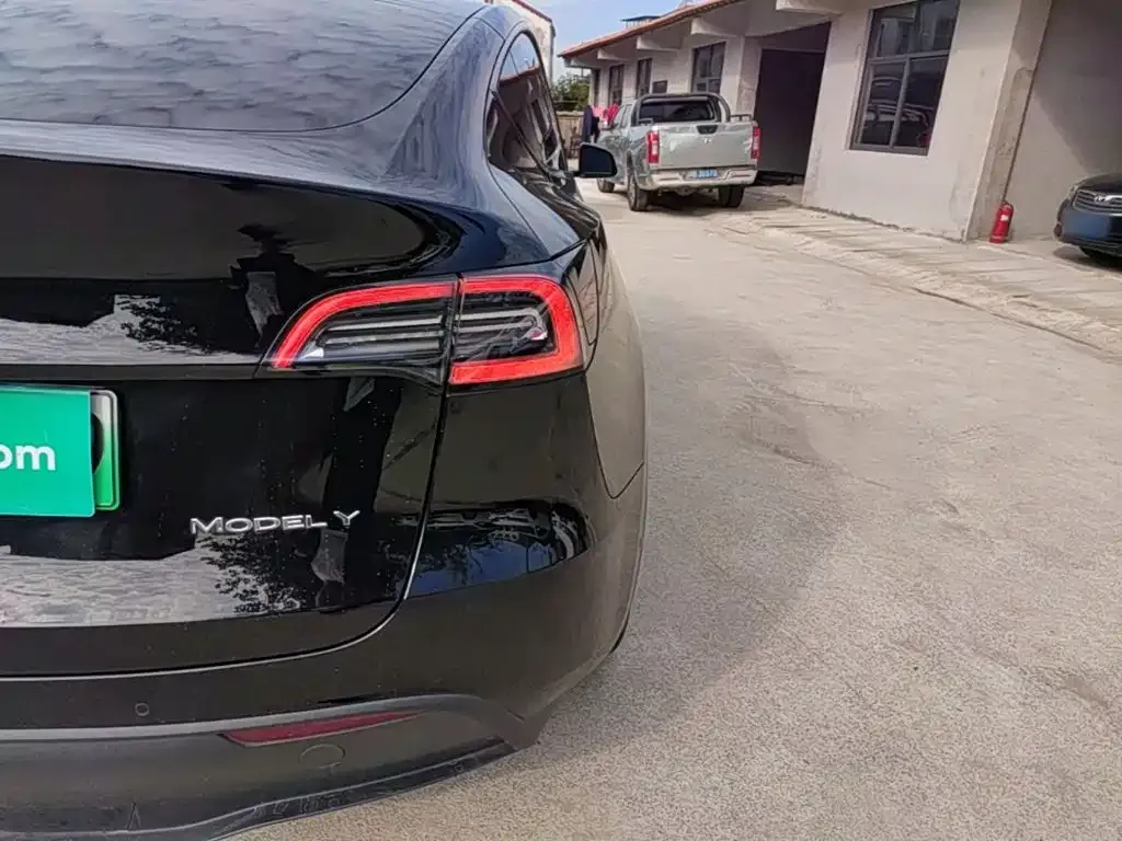 Tesla Model Y — фото 8