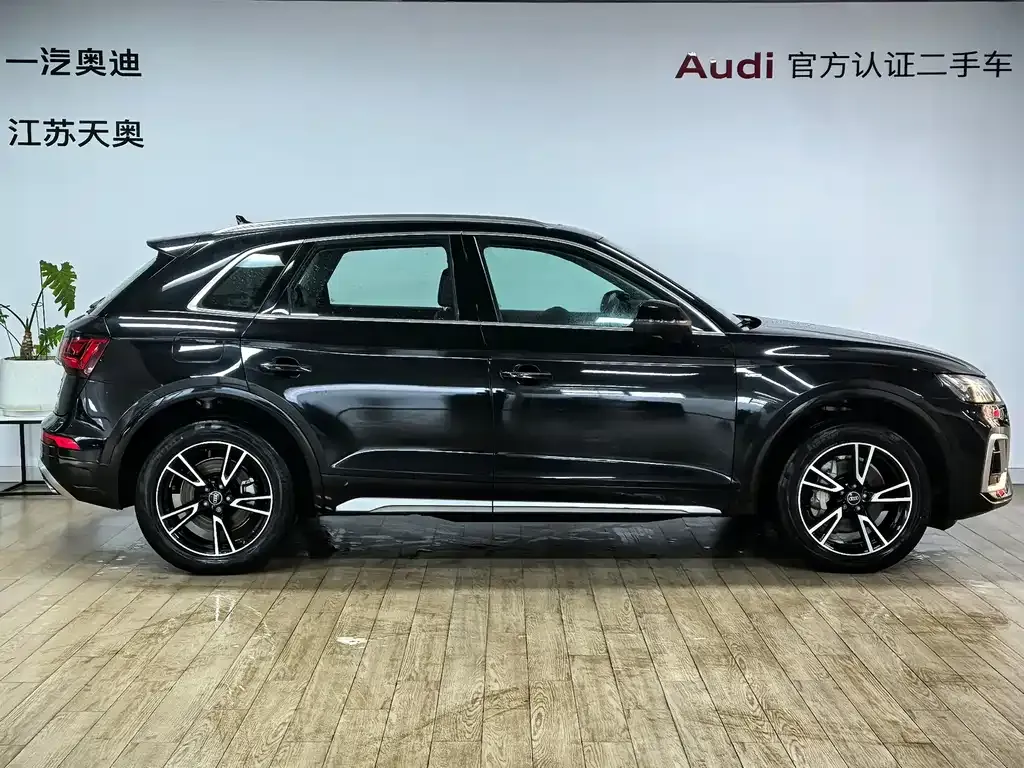 Audi Q5L — фото 9