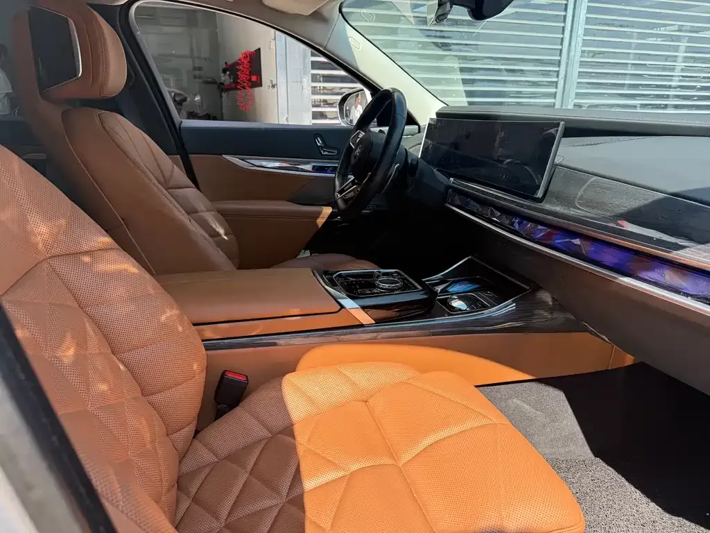 BMW 7 Series — фото 10