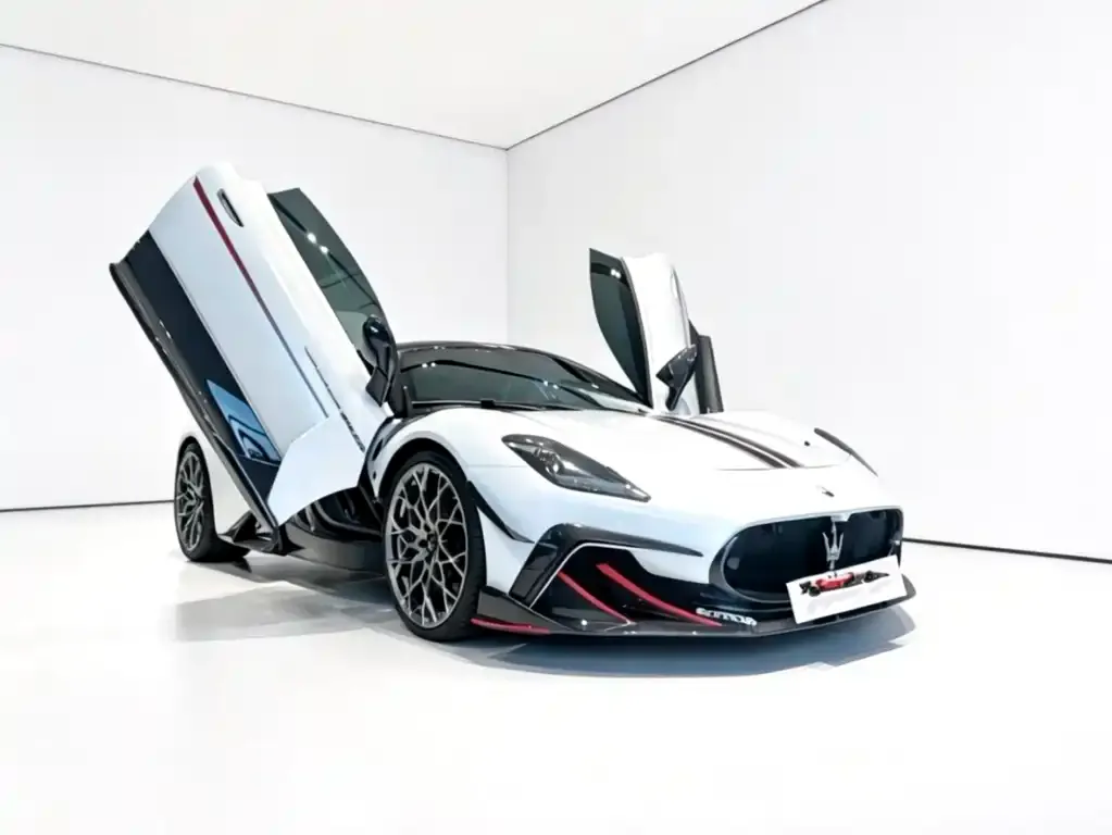 Maserati MC20 — фото 1