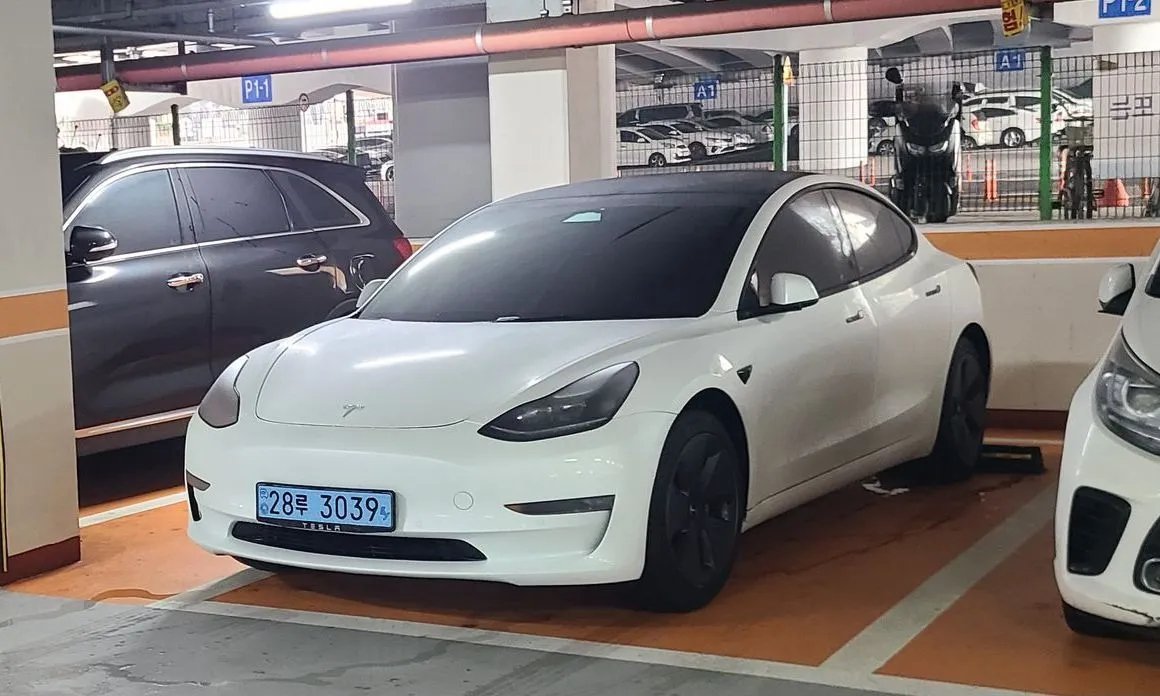 Tesla Model 3 — фото 1