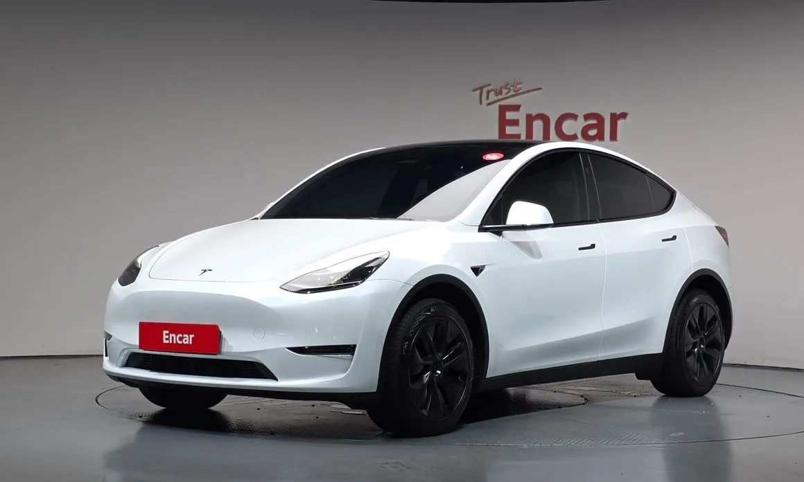 Tesla Model Y — фото 1