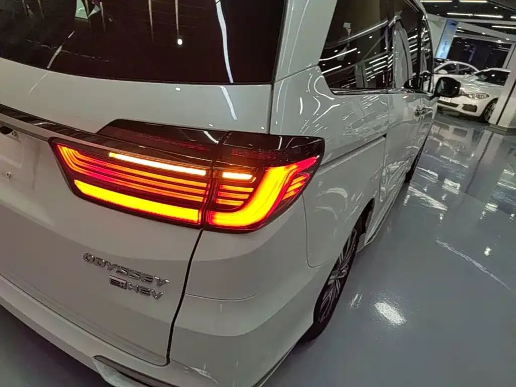 Honda Odyssey — фото 10