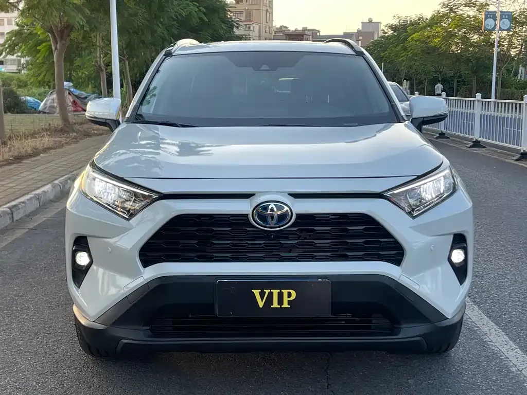 Toyota RAV4 — фото 4