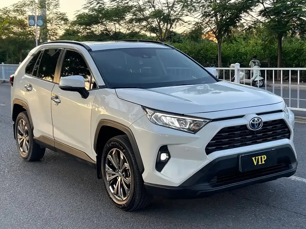 Toyota RAV4 — фото 7
