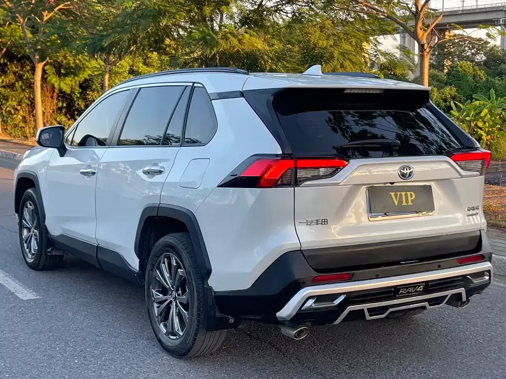 Toyota RAV4 — фото 9