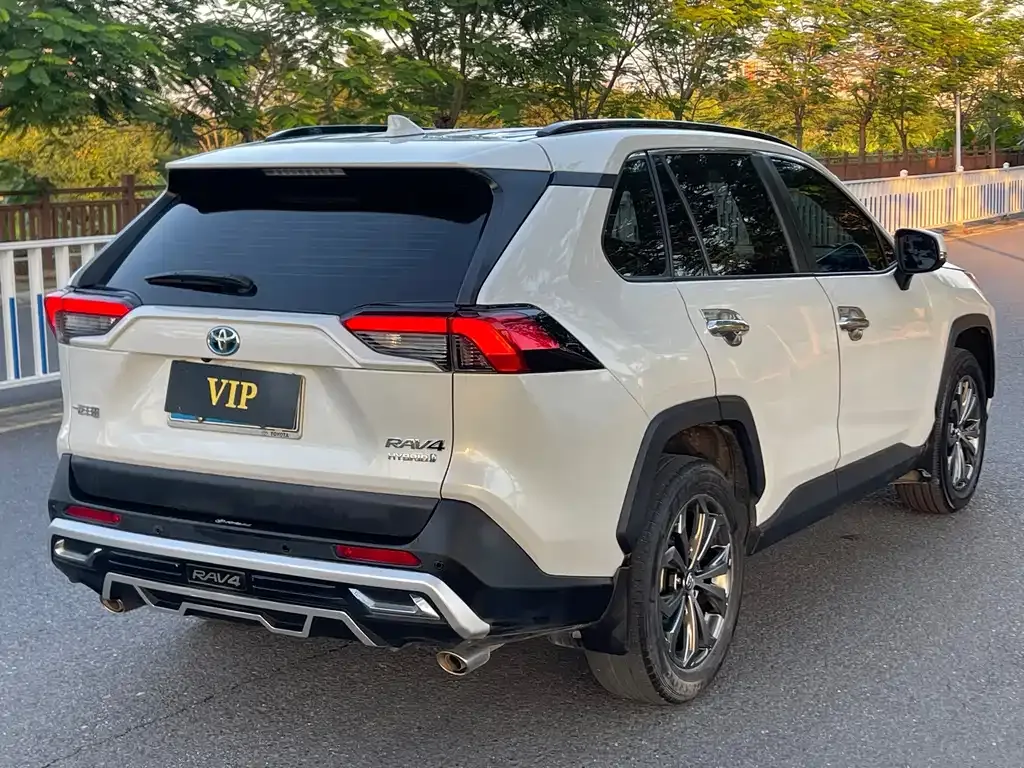 Toyota RAV4 — фото 3