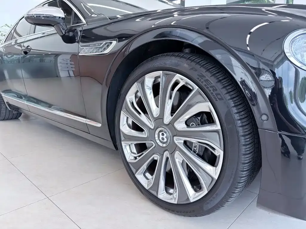 Bentley Flying Spur — фото 4