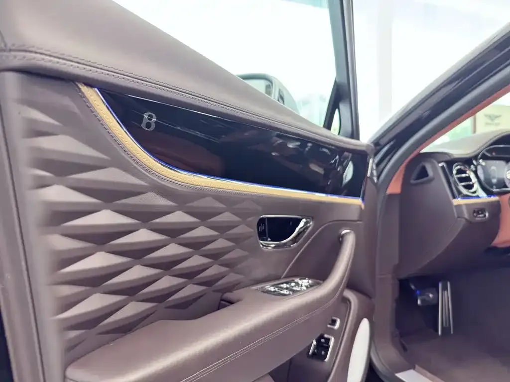 Bentley Flying Spur — фото 2