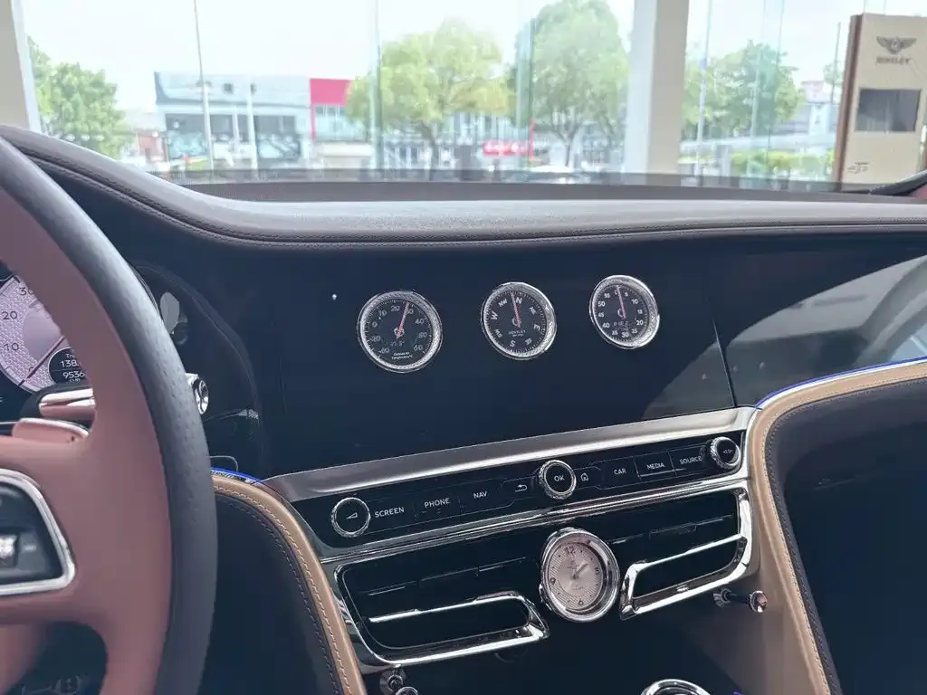 Bentley Flying Spur — фото 9