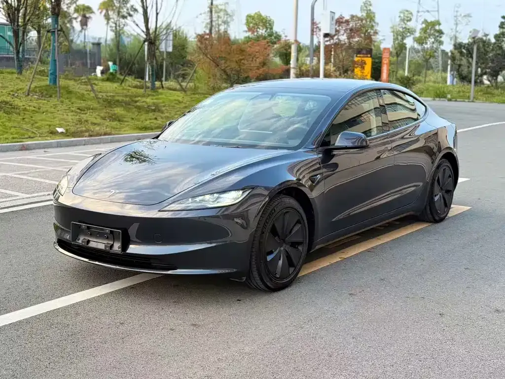 Tesla Model 3 — фото 1