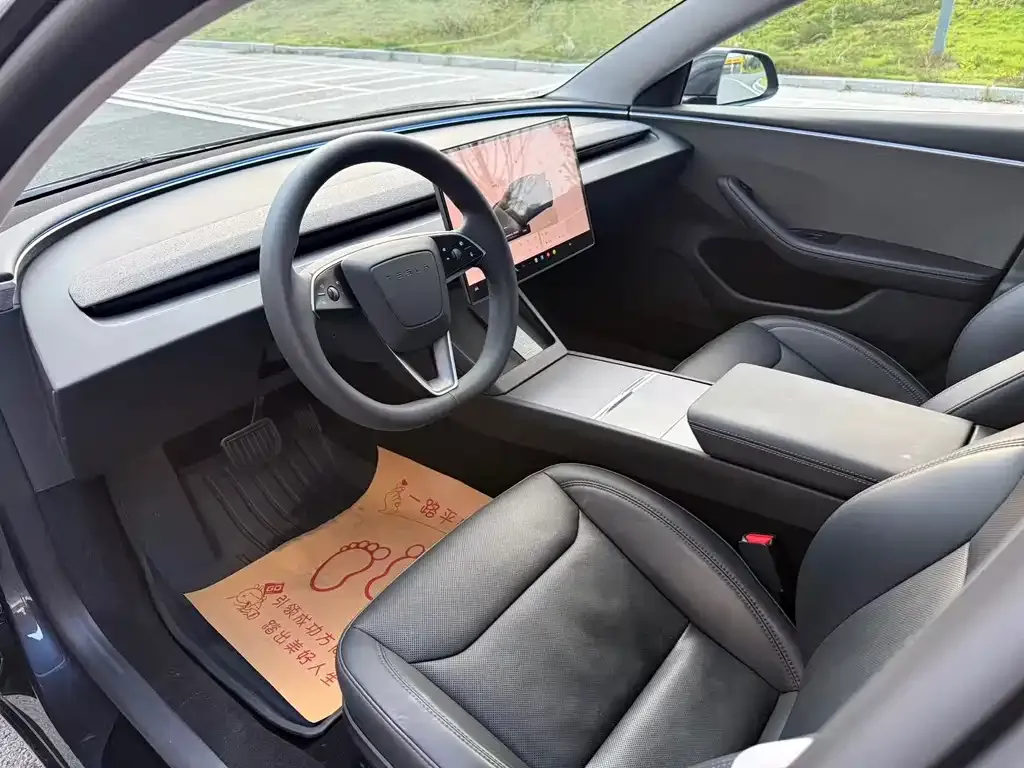 Tesla Model 3 — фото 4