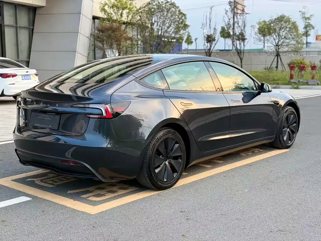 Tesla Model 3 — фото 8