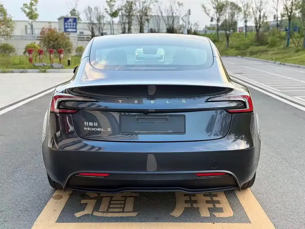 Tesla Model 3 — фото 6