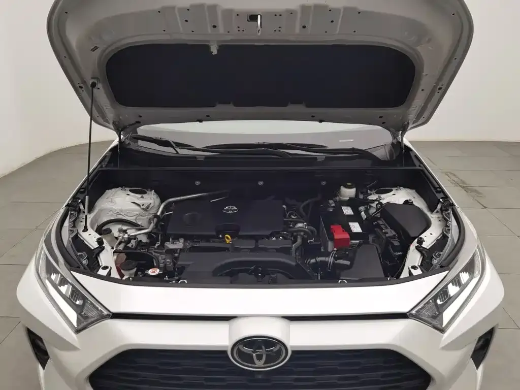 Toyota RAV4 — фото 8