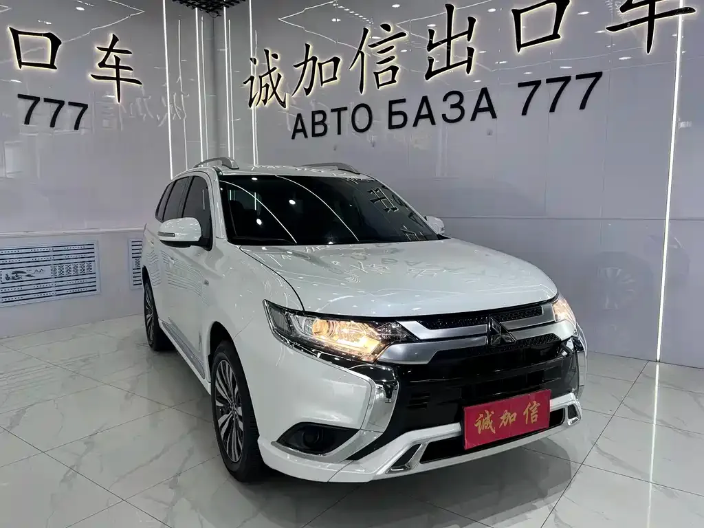 Mitsubishi Outlander — фото 4