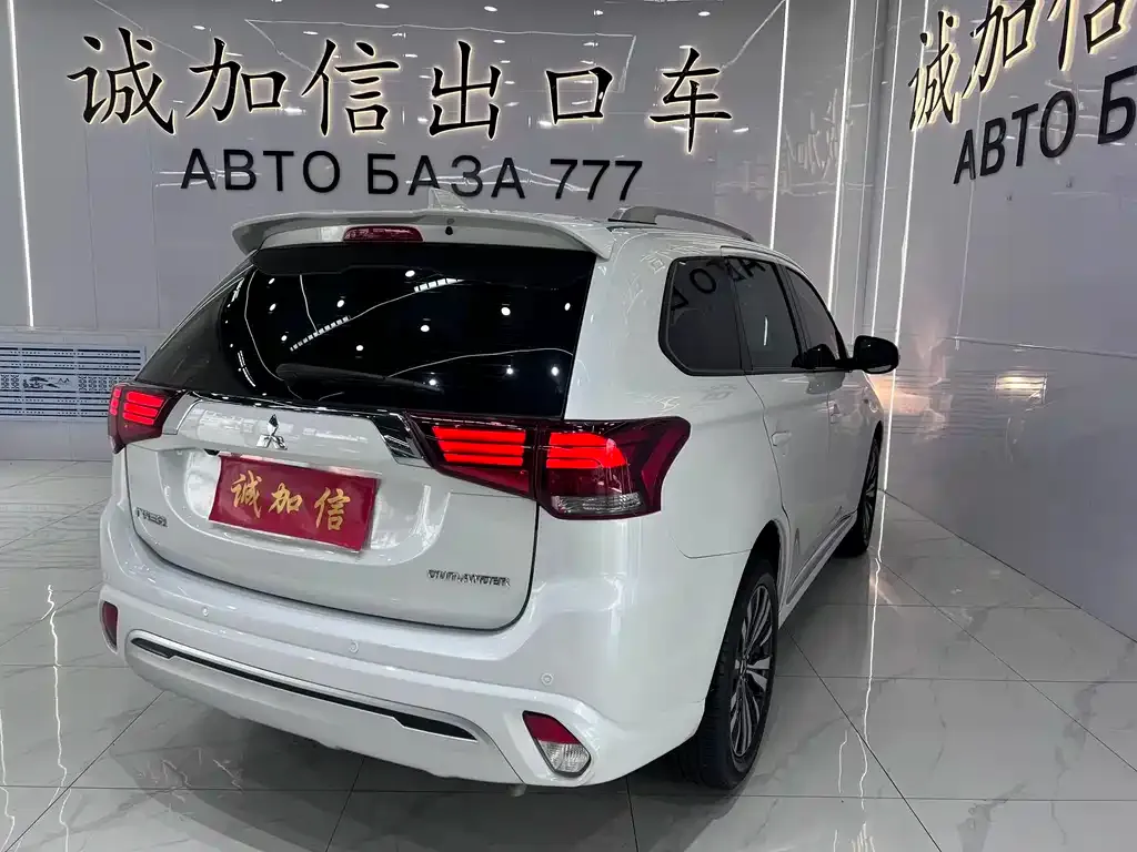 Mitsubishi Outlander — фото 3
