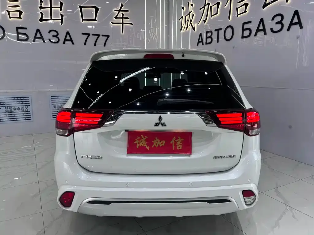 Mitsubishi Outlander — фото 5