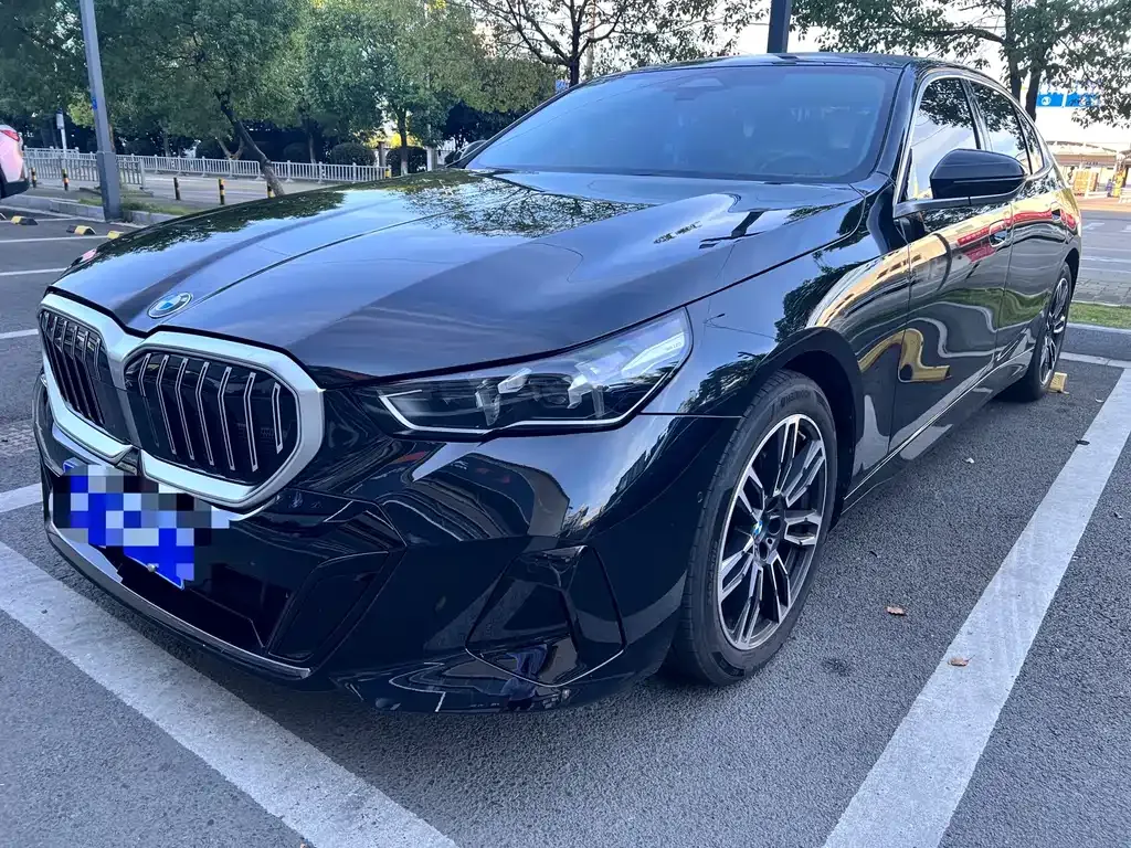BMW 5 Series — фото 1