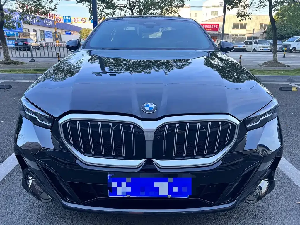 BMW 5 Series — фото 10